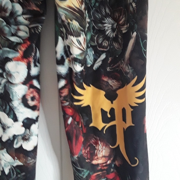 Beauty and beast vivid tropical image size large joggers - Picture 8 of 13